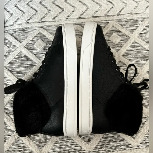 NWOT UGG KOOLABURRA SUNDELL BLACK FUZZ CHUCKA ANKLE BOOTS FAUX FUR SZ 9 - Picture 2 of 13